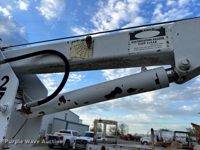 image for item OM9477 2001 Ford F450 Super Duty  Crew Cab utility / service truck