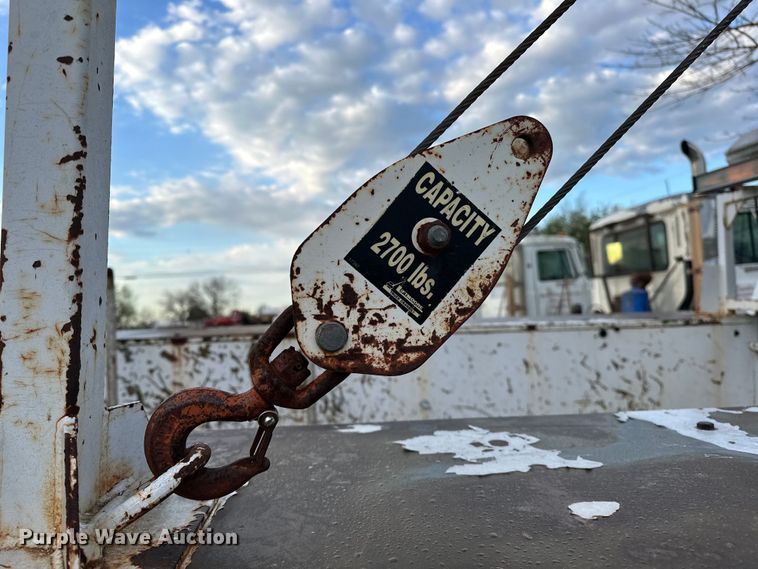 image for item OM9477 2001 Ford F450 Super Duty  Crew Cab utility / service truck