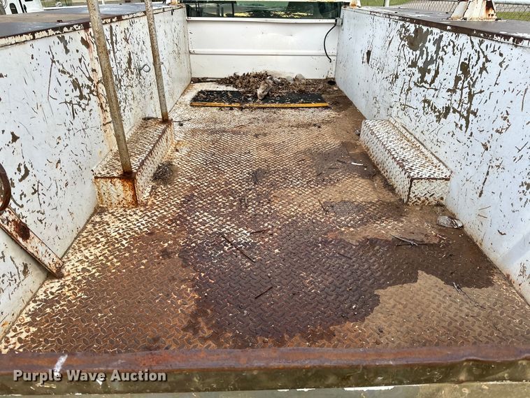 image for item OM9477 2001 Ford F450 Super Duty  Crew Cab utility / service truck