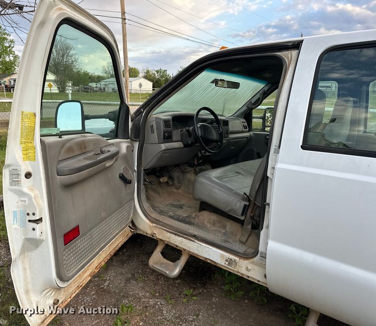 image for item OM9477 2001 Ford F450 Super Duty  Crew Cab utility / service truck