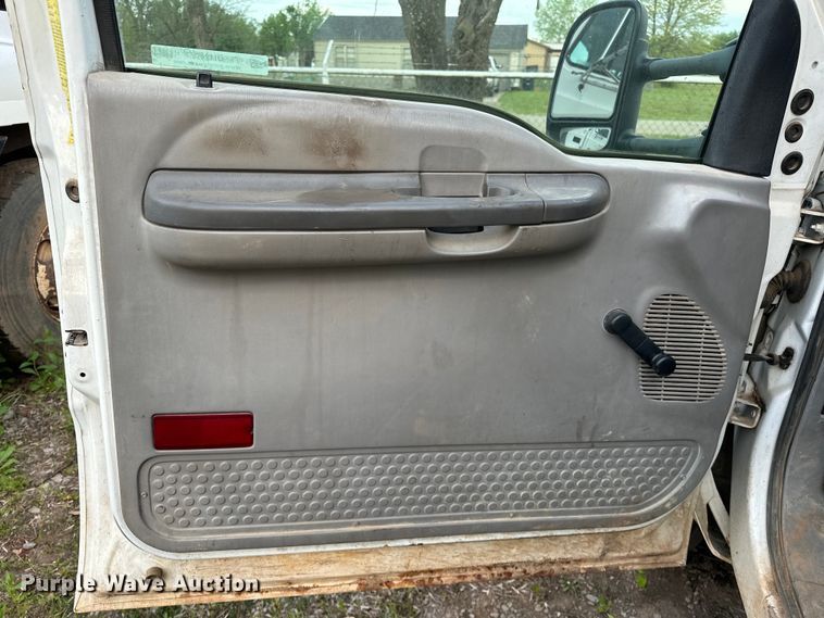 image for item OM9477 2001 Ford F450 Super Duty  Crew Cab utility / service truck