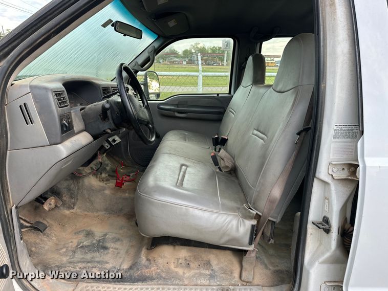 image for item OM9477 2001 Ford F450 Super Duty  Crew Cab utility / service truck