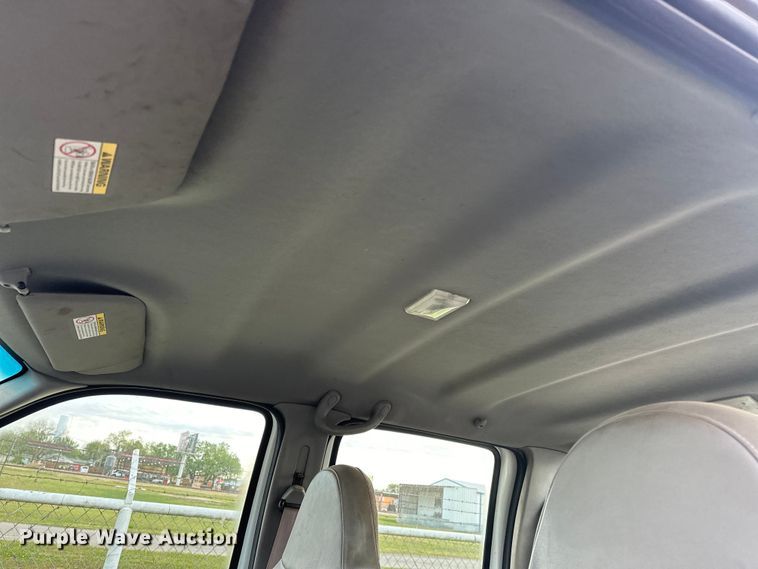 image for item OM9477 2001 Ford F450 Super Duty  Crew Cab utility / service truck