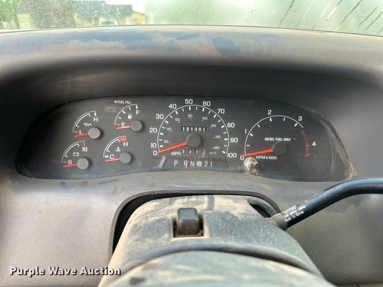 image for item OM9477 2001 Ford F450 Super Duty  Crew Cab utility / service truck