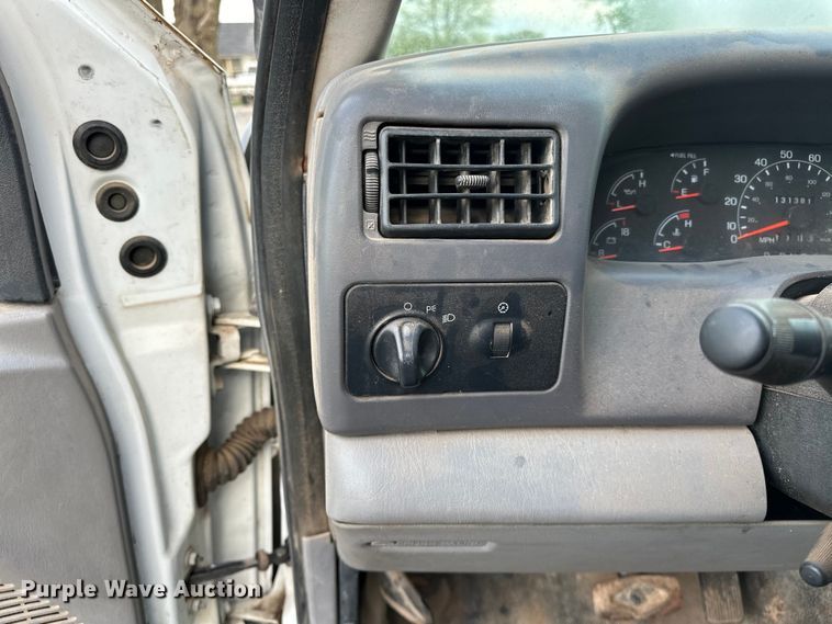 image for item OM9477 2001 Ford F450 Super Duty  Crew Cab utility / service truck