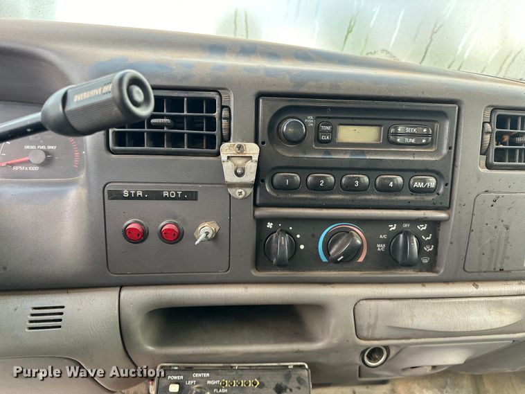 image for item OM9477 2001 Ford F450 Super Duty  Crew Cab utility / service truck