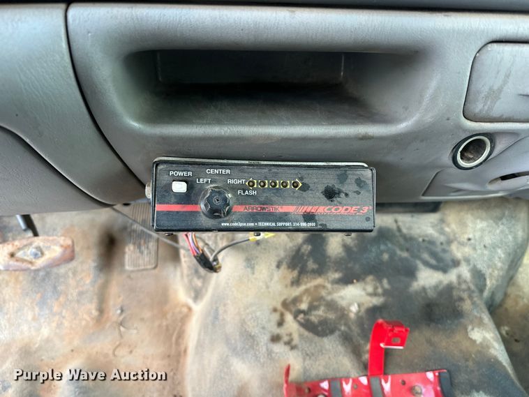 image for item OM9477 2001 Ford F450 Super Duty  Crew Cab utility / service truck