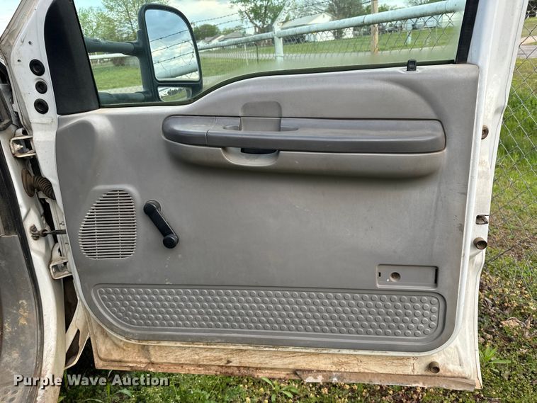 image for item OM9477 2001 Ford F450 Super Duty  Crew Cab utility / service truck