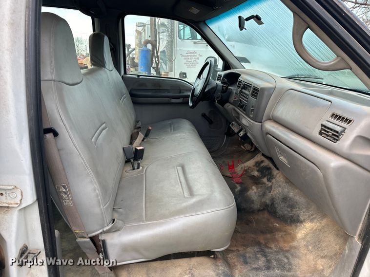 image for item OM9477 2001 Ford F450 Super Duty  Crew Cab utility / service truck