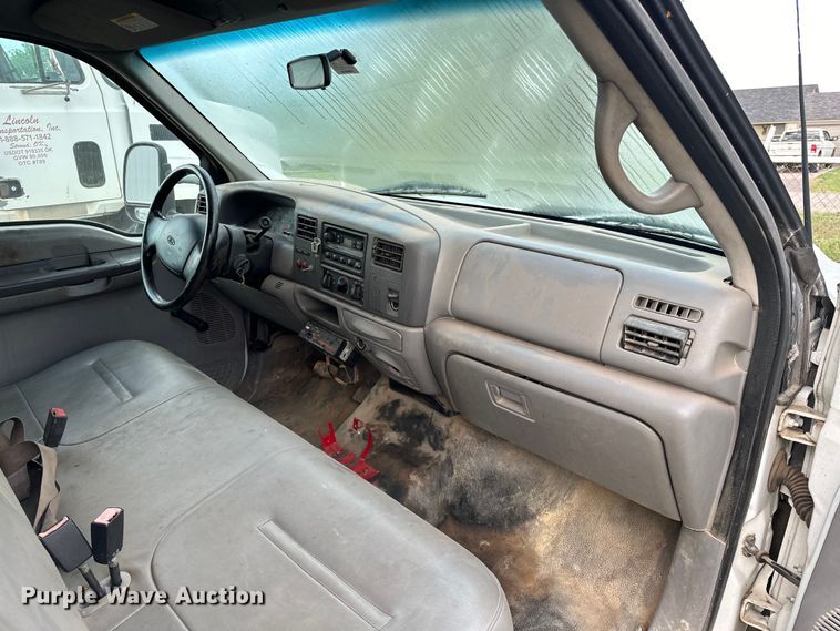 image for item OM9477 2001 Ford F450 Super Duty  Crew Cab utility / service truck