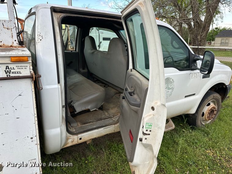 image for item OM9477 2001 Ford F450 Super Duty  Crew Cab utility / service truck