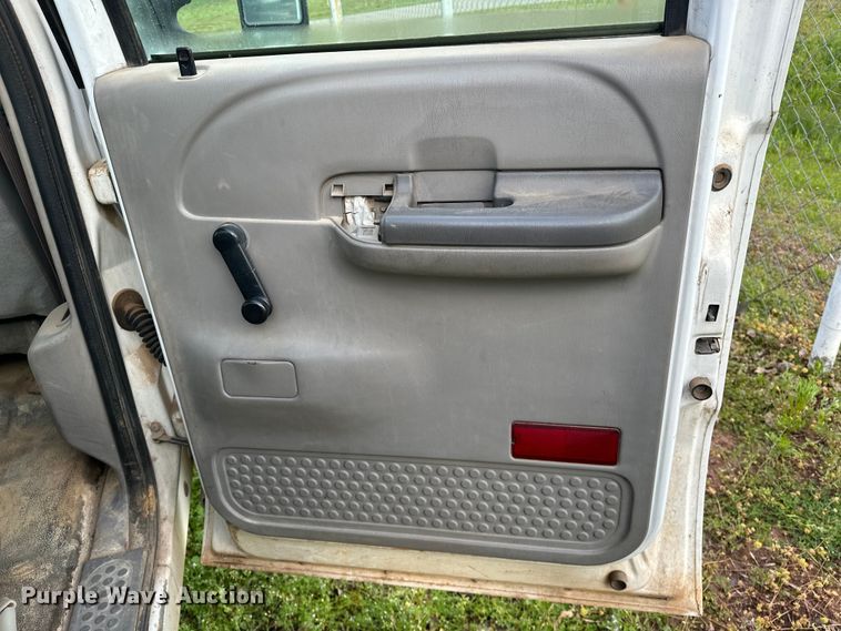 image for item OM9477 2001 Ford F450 Super Duty  Crew Cab utility / service truck