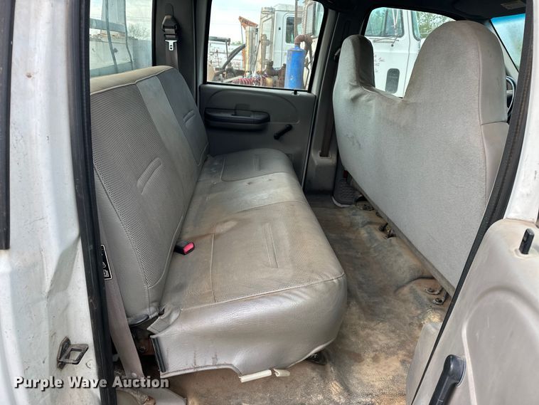 image for item OM9477 2001 Ford F450 Super Duty  Crew Cab utility / service truck