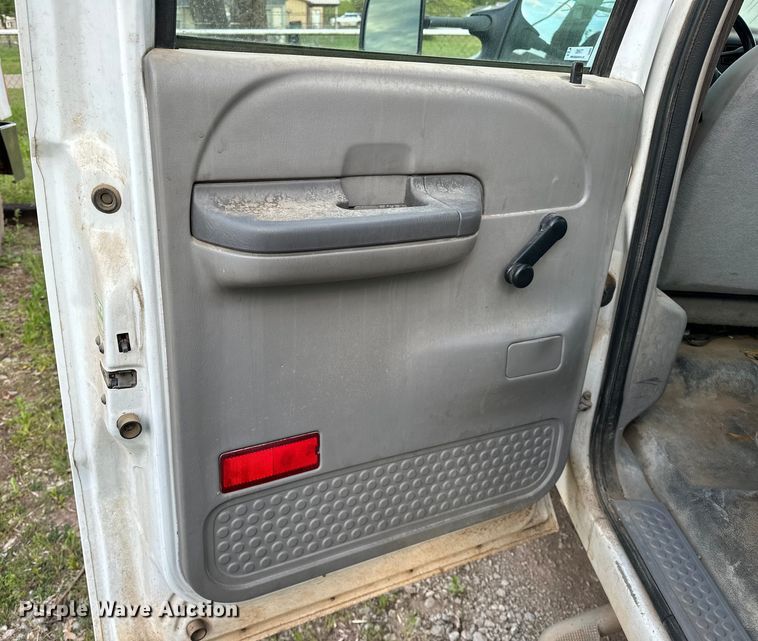 image for item OM9477 2001 Ford F450 Super Duty  Crew Cab utility / service truck