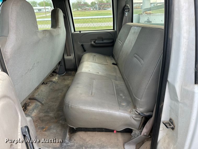 image for item OM9477 2001 Ford F450 Super Duty  Crew Cab utility / service truck