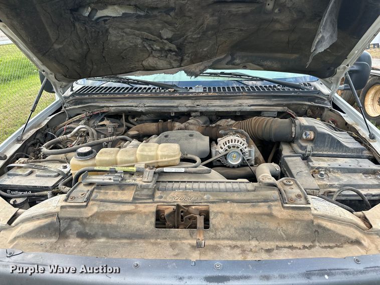 image for item OM9477 2001 Ford F450 Super Duty  Crew Cab utility / service truck