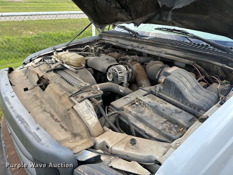 image for item OM9477 2001 Ford F450 Super Duty  Crew Cab utility / service truck