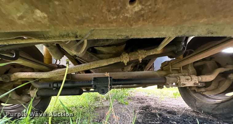 image for item OM9477 2001 Ford F450 Super Duty  Crew Cab utility / service truck