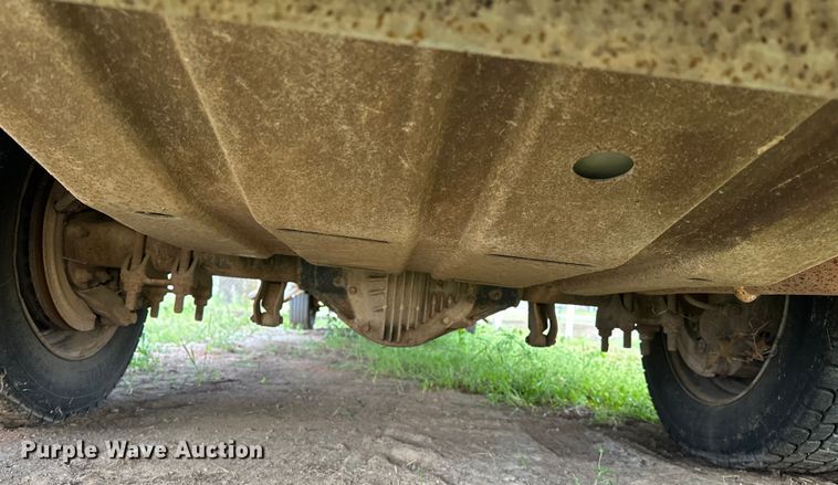 image for item OM9477 2001 Ford F450 Super Duty  Crew Cab utility / service truck