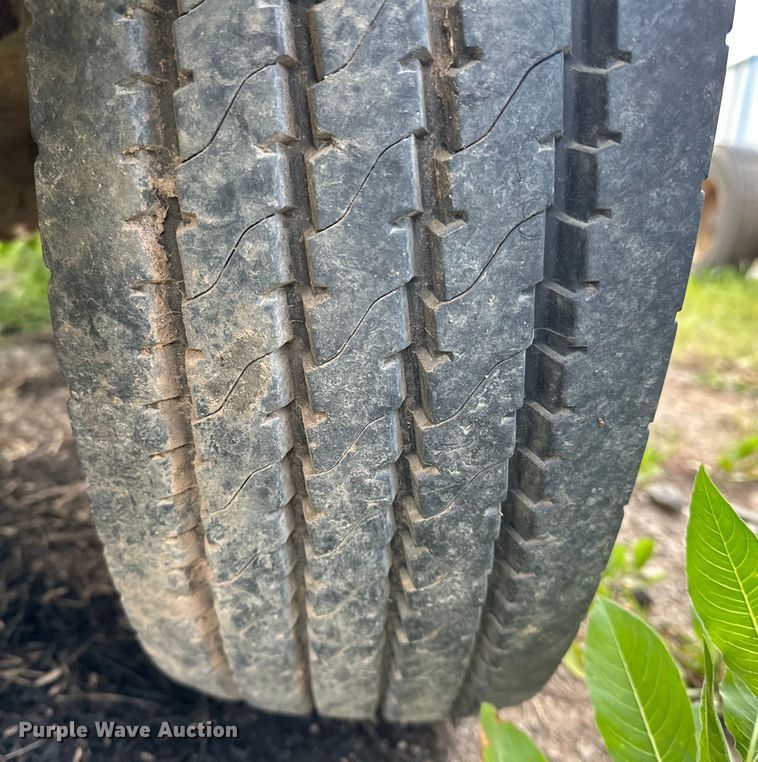 image for item OM9477 2001 Ford F450 Super Duty  Crew Cab utility / service truck