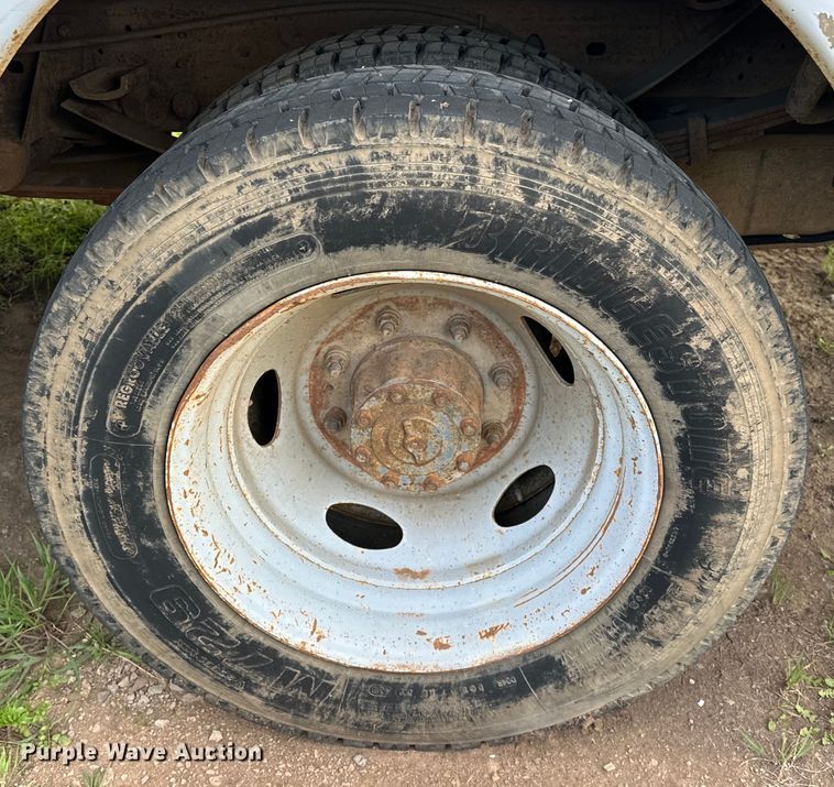 image for item OM9477 2001 Ford F450 Super Duty  Crew Cab utility / service truck