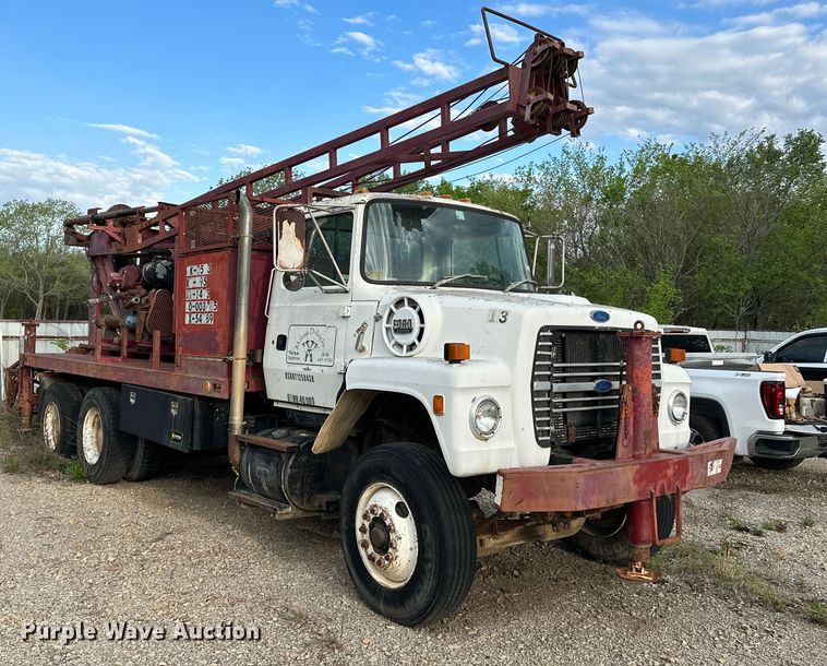 image for item OM9478 1993 Ford 8000 drilling rig truck