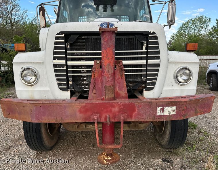 image for item OM9478 1993 Ford 8000 drilling rig truck