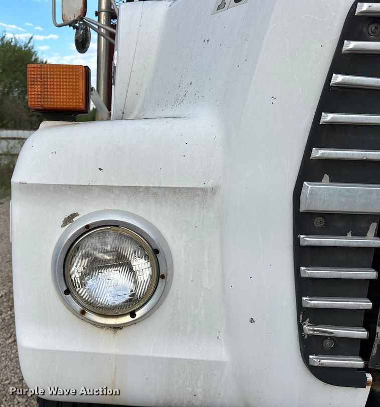 image for item OM9478 1993 Ford 8000 drilling rig truck