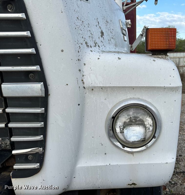 image for item OM9478 1993 Ford 8000 drilling rig truck