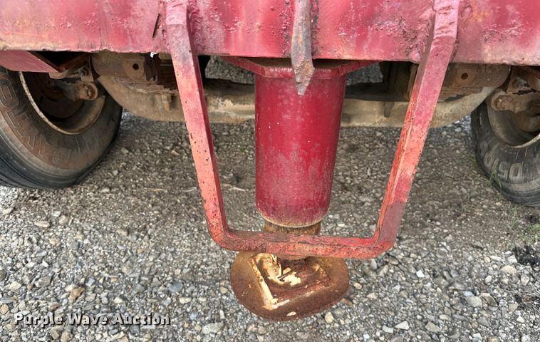 image for item OM9478 1993 Ford 8000 drilling rig truck