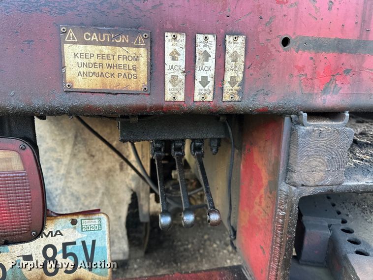 image for item OM9478 1993 Ford 8000 drilling rig truck