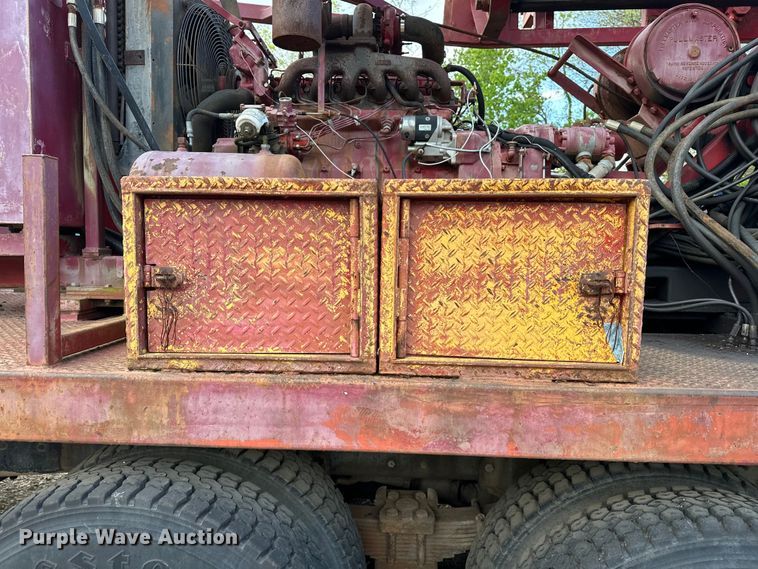 image for item OM9478 1993 Ford 8000 drilling rig truck