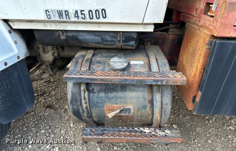 image for item OM9478 1993 Ford 8000 drilling rig truck