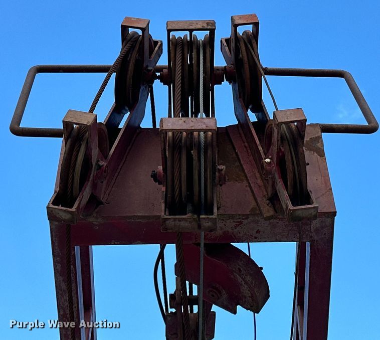 image for item OM9478 1993 Ford 8000 drilling rig truck