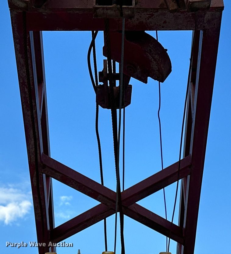 image for item OM9478 1993 Ford 8000 drilling rig truck