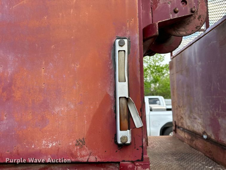 image for item OM9478 1993 Ford 8000 drilling rig truck