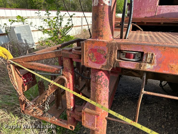 image for item OM9478 1993 Ford 8000 drilling rig truck