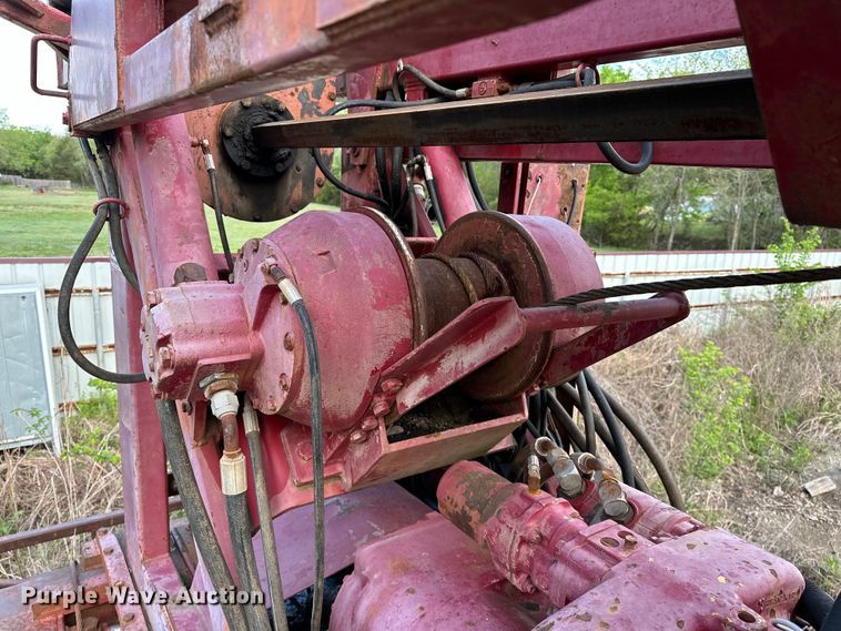 image for item OM9478 1993 Ford 8000 drilling rig truck