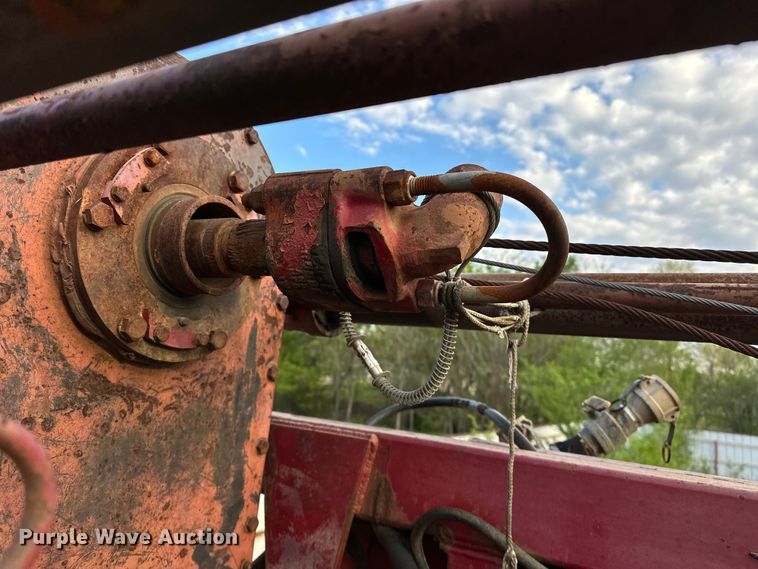 image for item OM9478 1993 Ford 8000 drilling rig truck