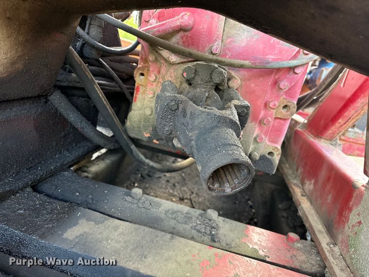 image for item OM9478 1993 Ford 8000 drilling rig truck