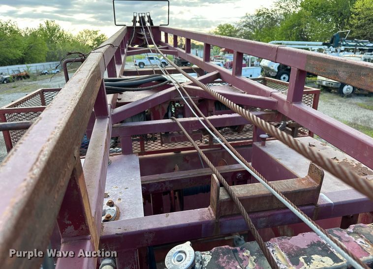 image for item OM9478 1993 Ford 8000 drilling rig truck