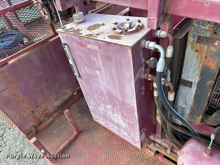 image for item OM9478 1993 Ford 8000 drilling rig truck