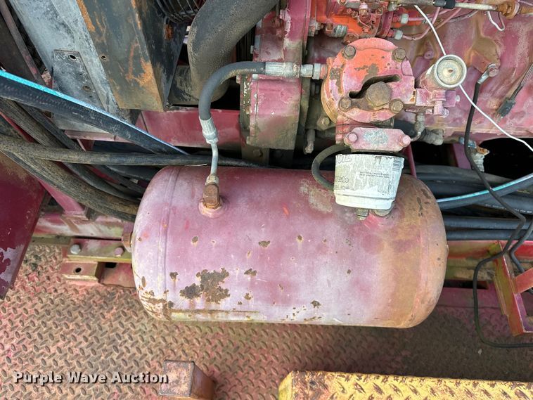 image for item OM9478 1993 Ford 8000 drilling rig truck