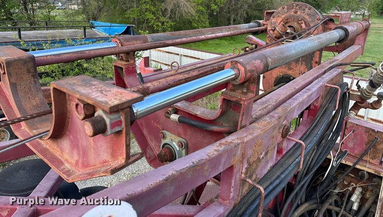 image for item OM9478 1993 Ford 8000 drilling rig truck