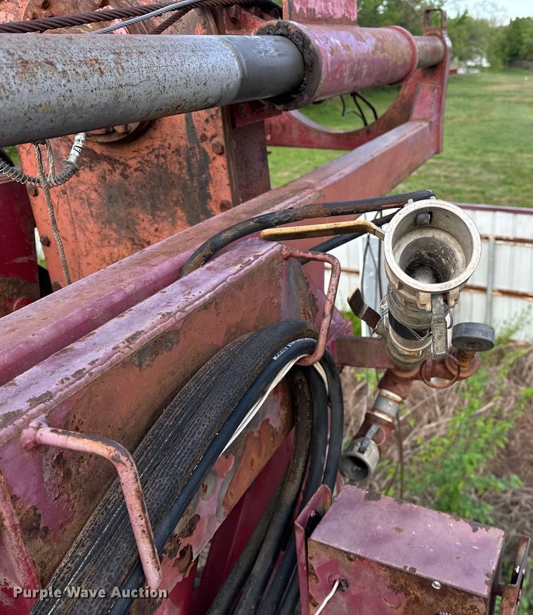 image for item OM9478 1993 Ford 8000 drilling rig truck