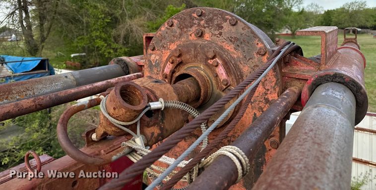 image for item OM9478 1993 Ford 8000 drilling rig truck