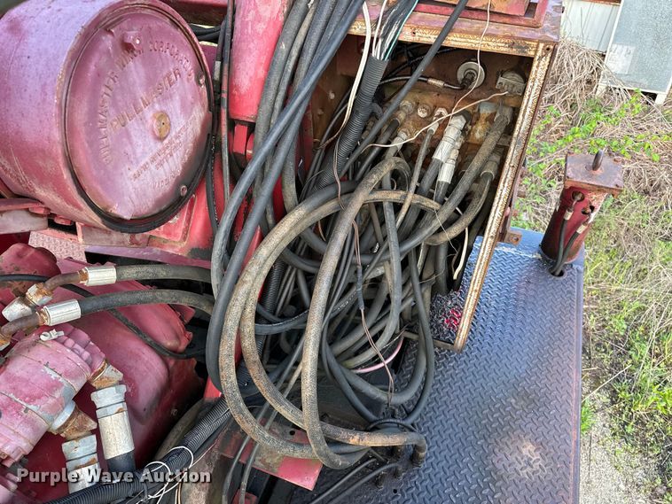 image for item OM9478 1993 Ford 8000 drilling rig truck