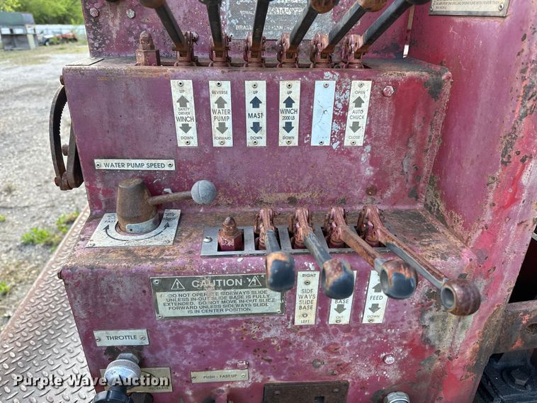 image for item OM9478 1993 Ford 8000 drilling rig truck