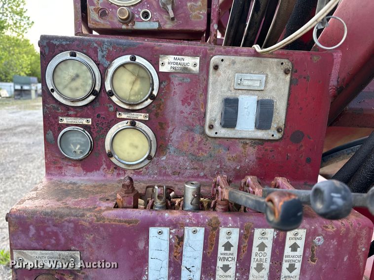 image for item OM9478 1993 Ford 8000 drilling rig truck