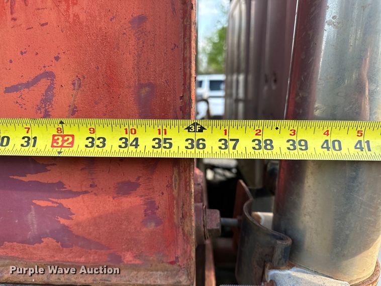 image for item OM9478 1993 Ford 8000 drilling rig truck